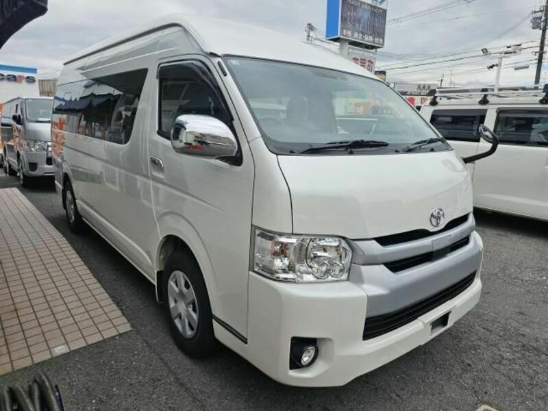 HIACE COMMUTER-1