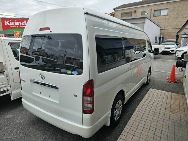 HIACE COMMUTER-2