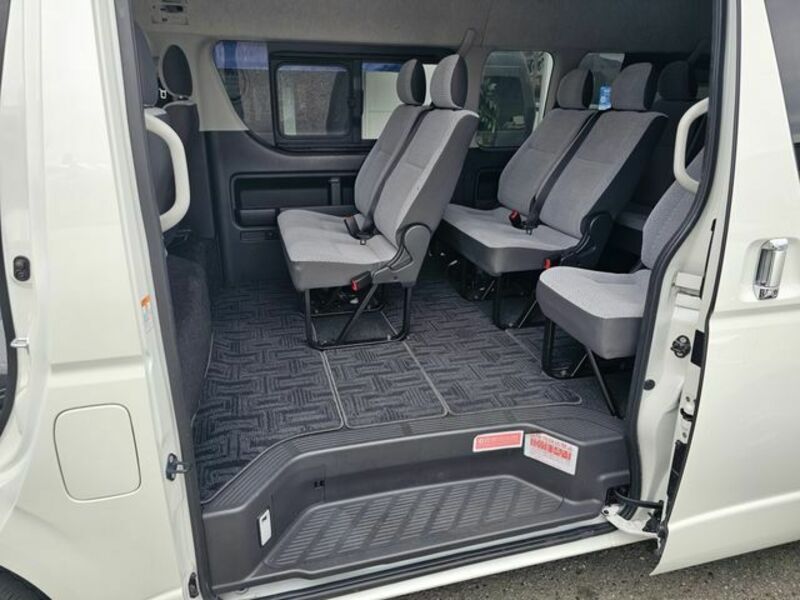 HIACE COMMUTER-5