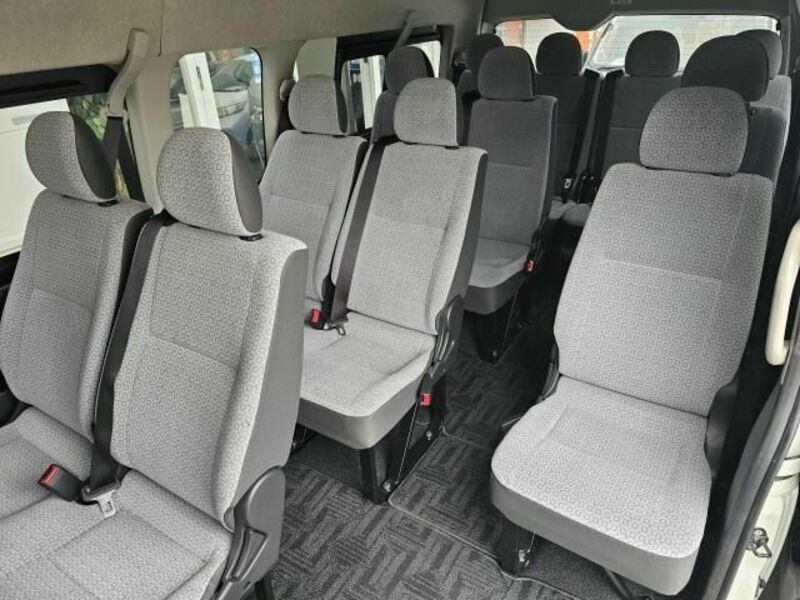 HIACE COMMUTER-6