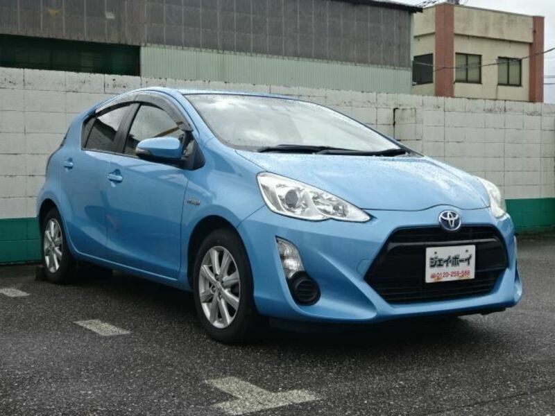 TOYOTA　AQUA