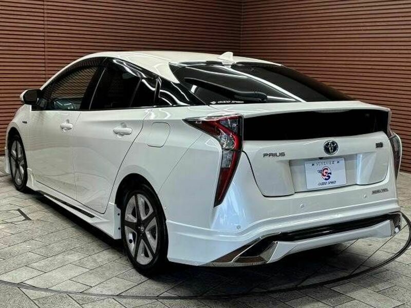 PRIUS-16