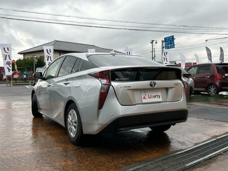 PRIUS-16