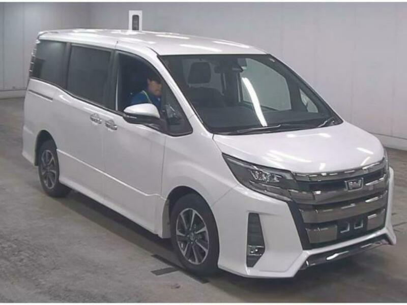 TOYOTA　NOAH