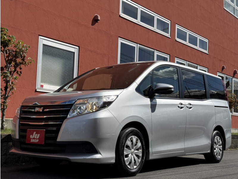 TOYOTA　NOAH