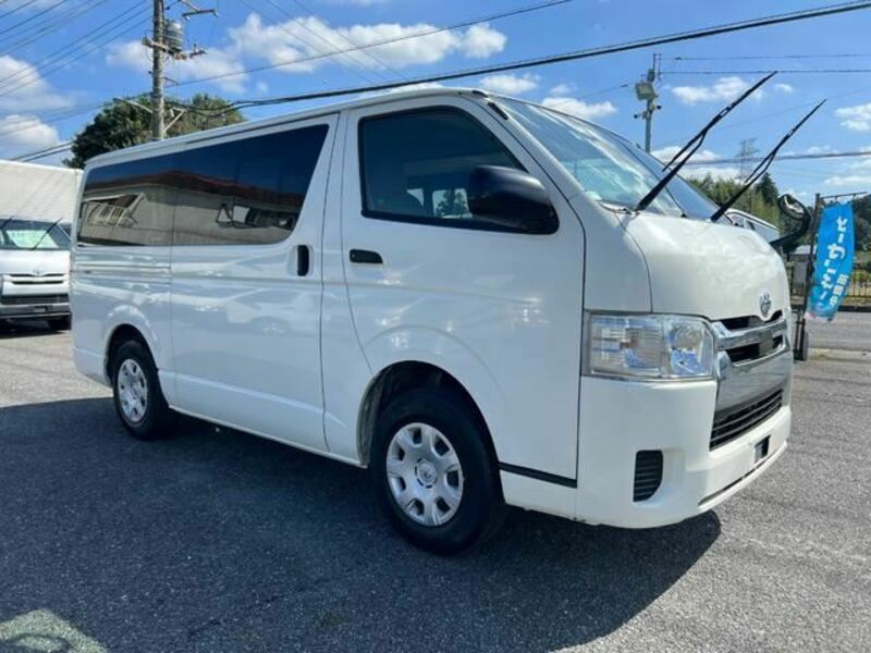 TOYOTA　HIACE VAN