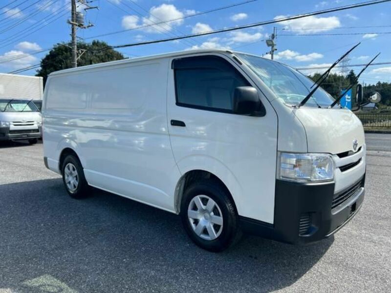 TOYOTA　HIACE VAN