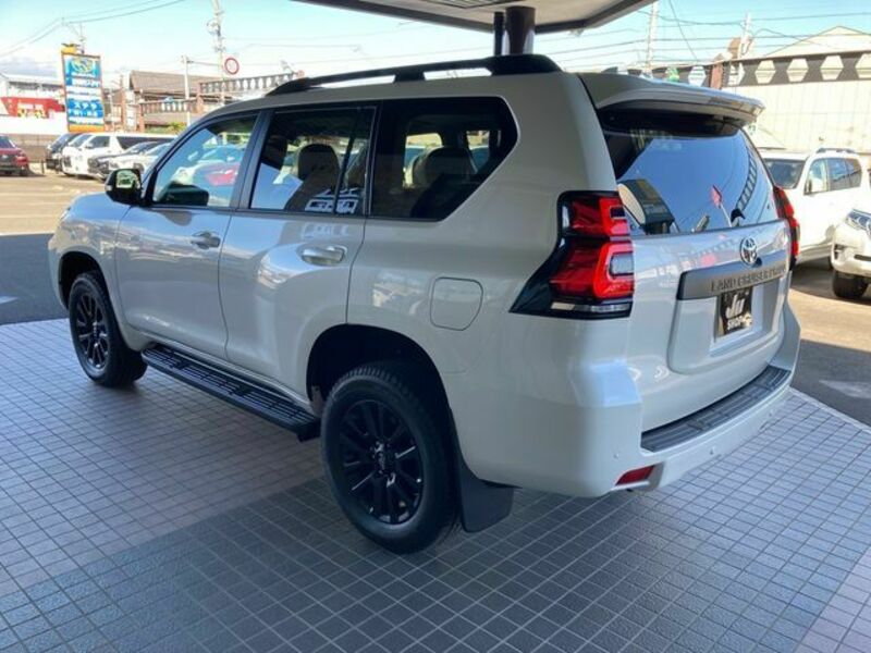 LAND CRUISER PRADO-6