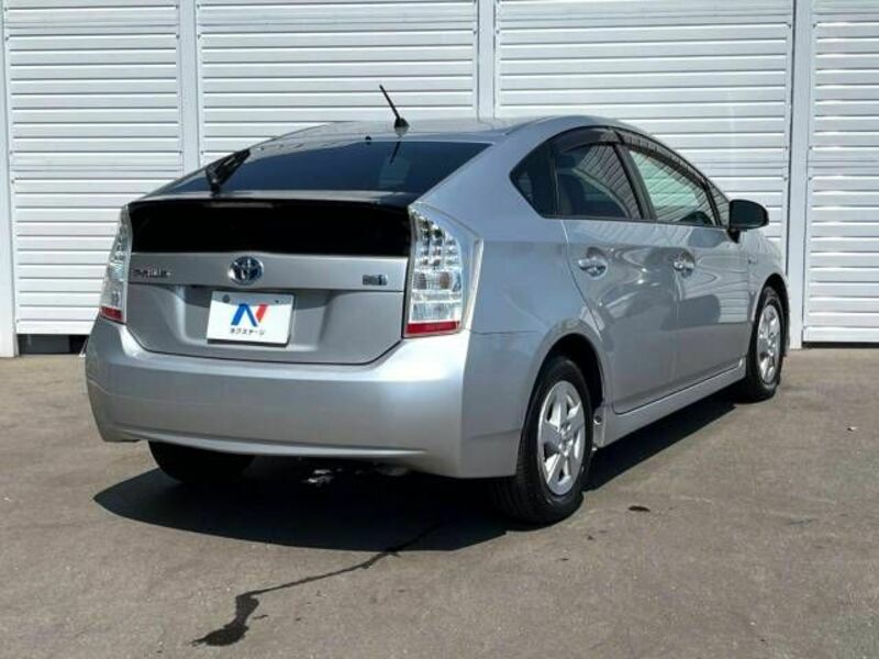 PRIUS-11