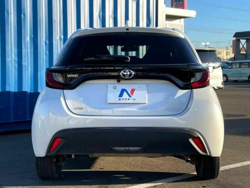 YARIS-11