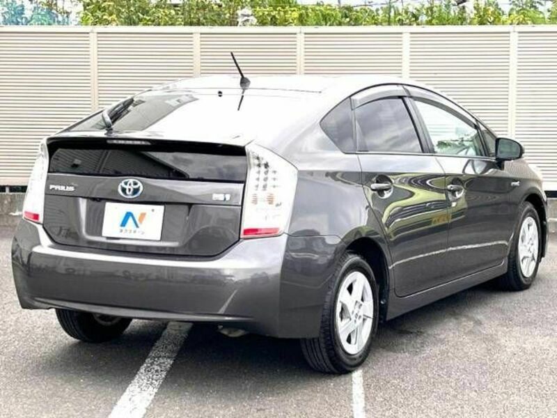 PRIUS-16