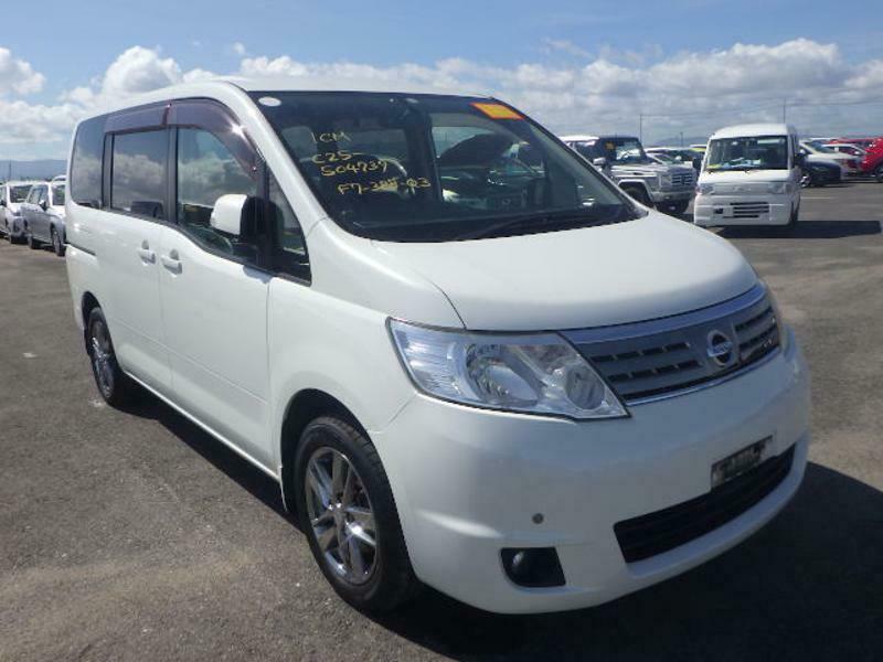 NISSAN　SERENA