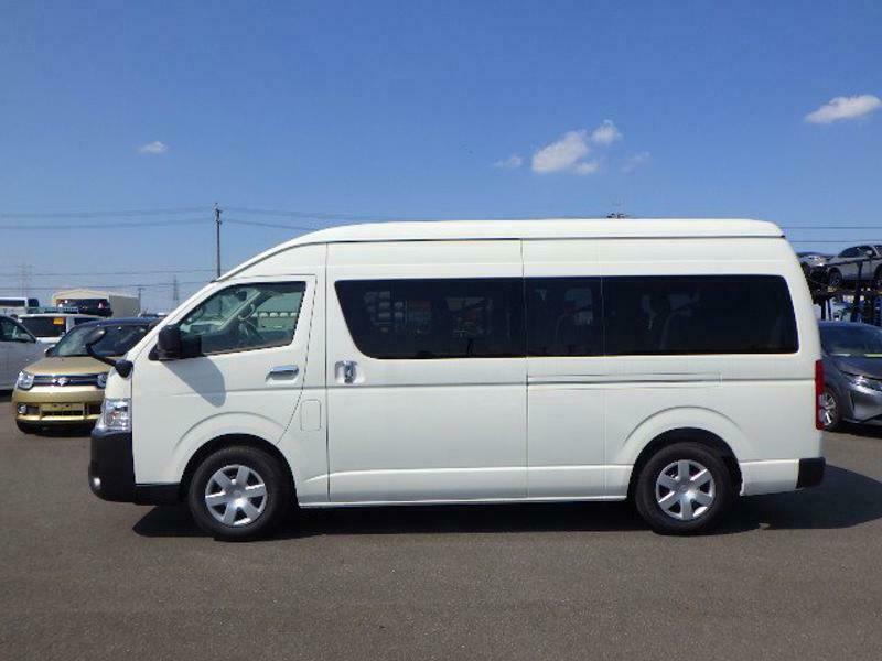 HIACE COMMUTER-37