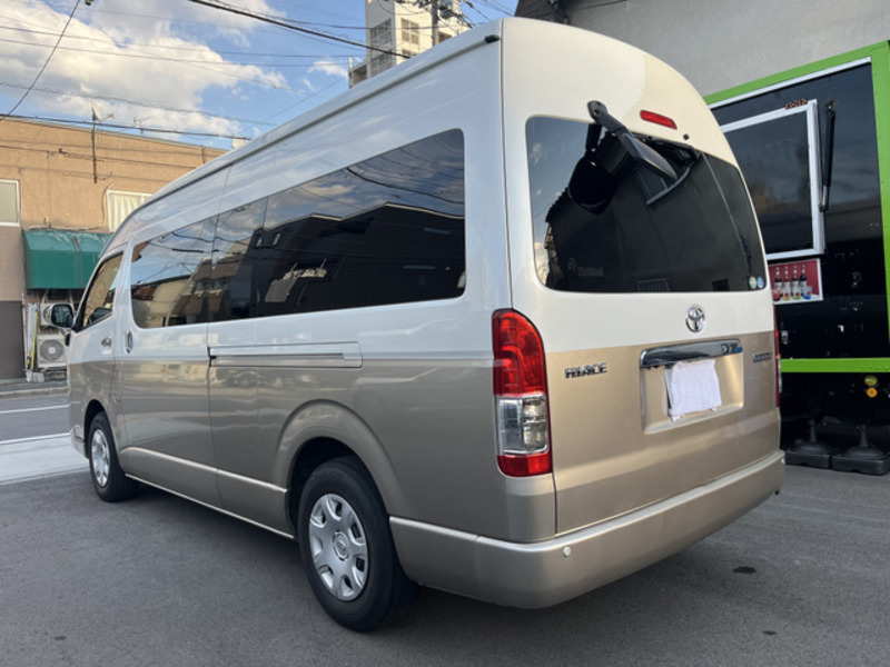 HIACE-8