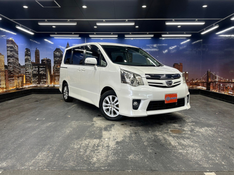 TOYOTA　NOAH