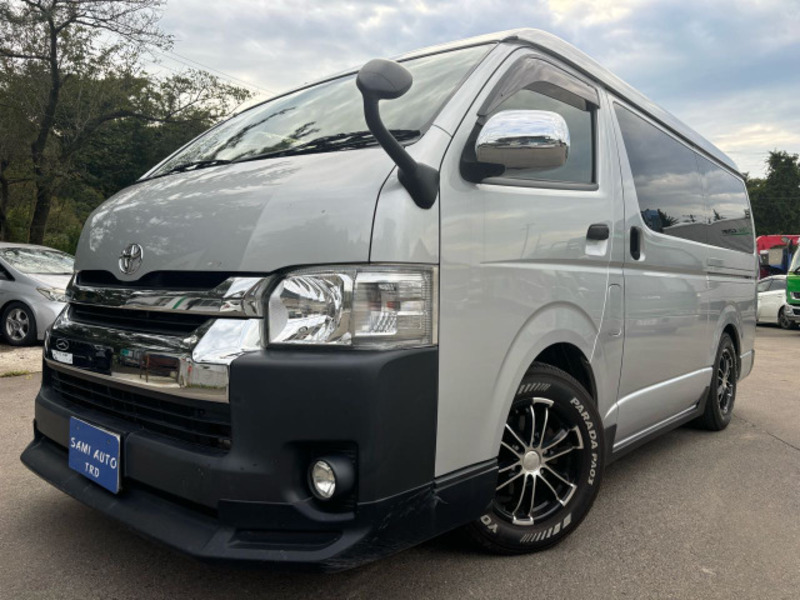 TOYOTA　HIACE