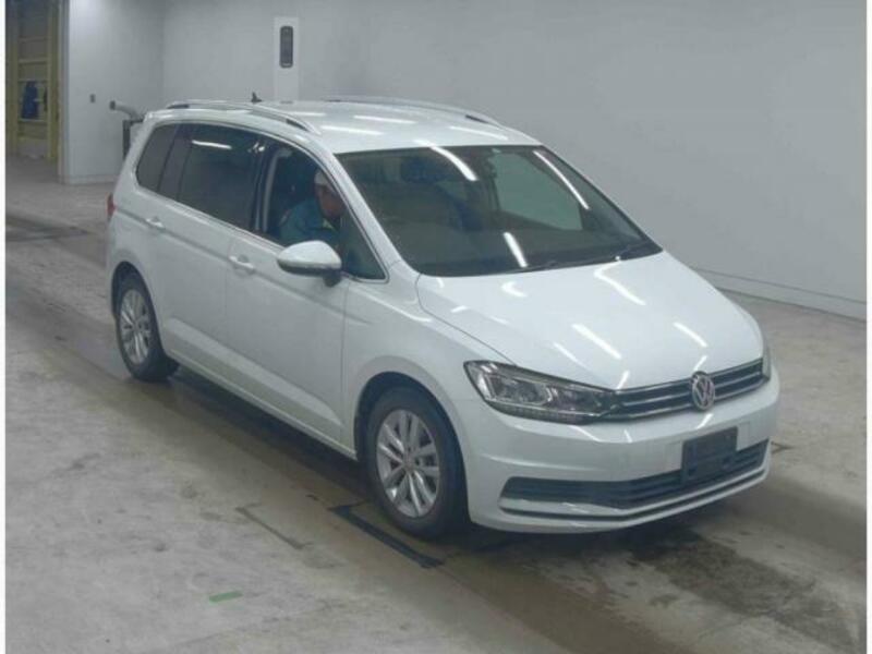 VOLKSWAGEN　GOLF TOURAN