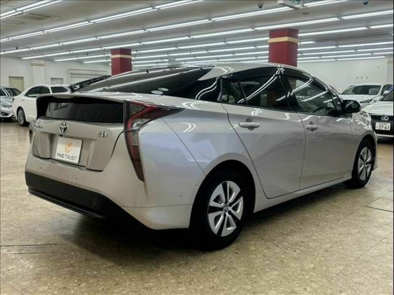 PRIUS-16