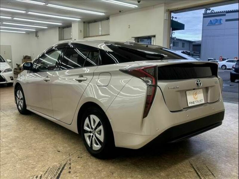 PRIUS-17