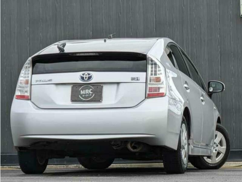 PRIUS-4