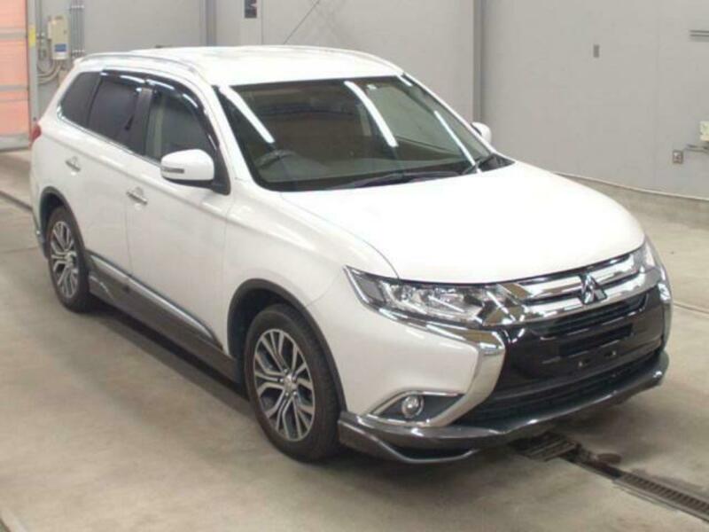 MITSUBISHI　OUTLANDER