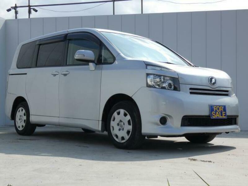 TOYOTA　VOXY