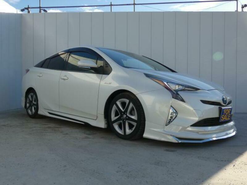 TOYOTA　PRIUS