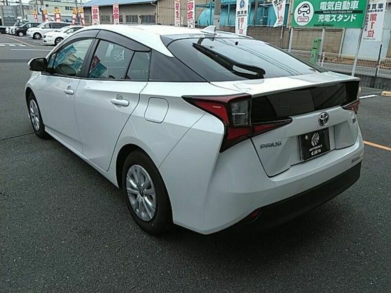 PRIUS-17