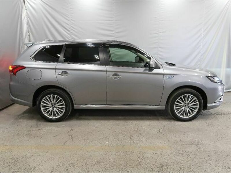 OUTLANDER PHEV-19