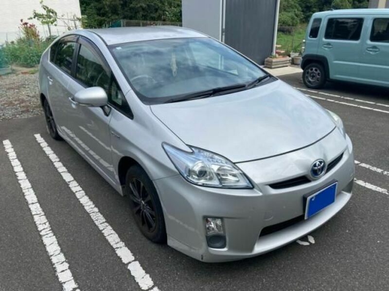 TOYOTA　PRIUS