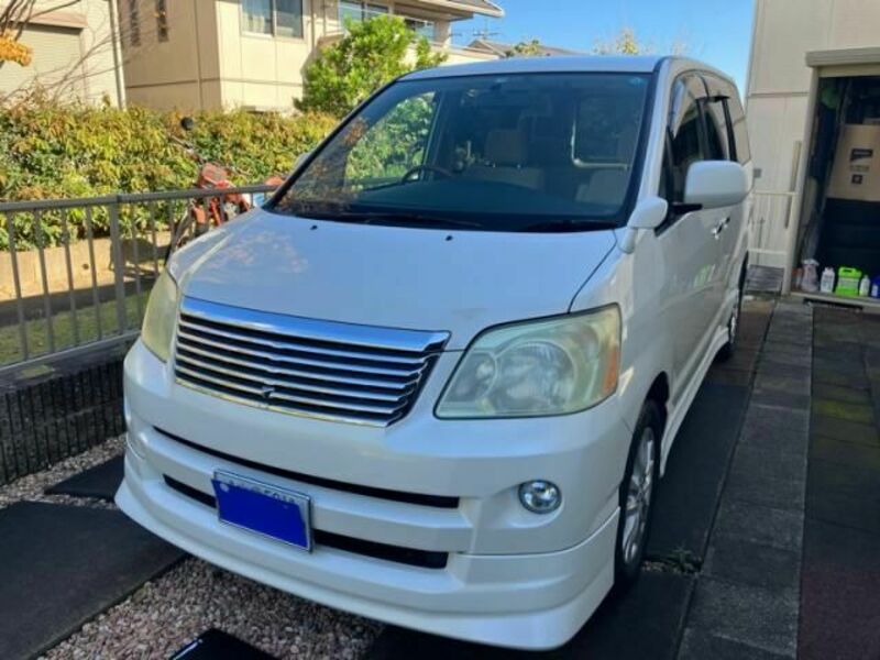 TOYOTA　NOAH