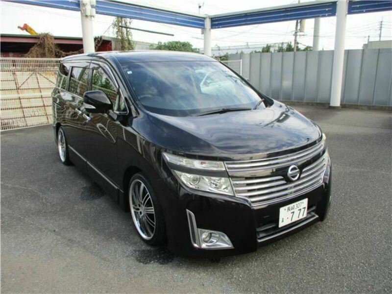 NISSAN　ELGRAND