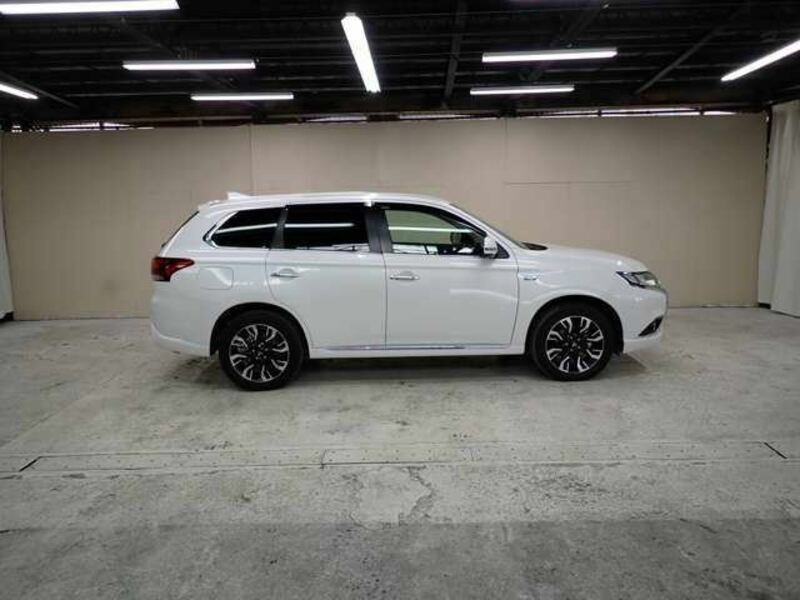 OUTLANDER PHEV-7