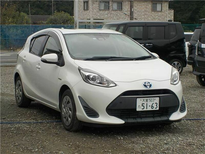 TOYOTA　AQUA