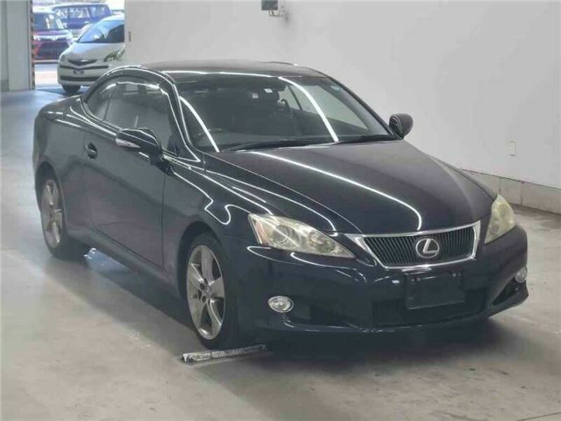 LEXUS　IS