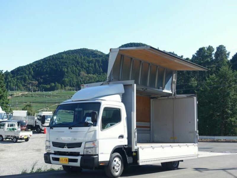 MITSUBISHI　CANTER