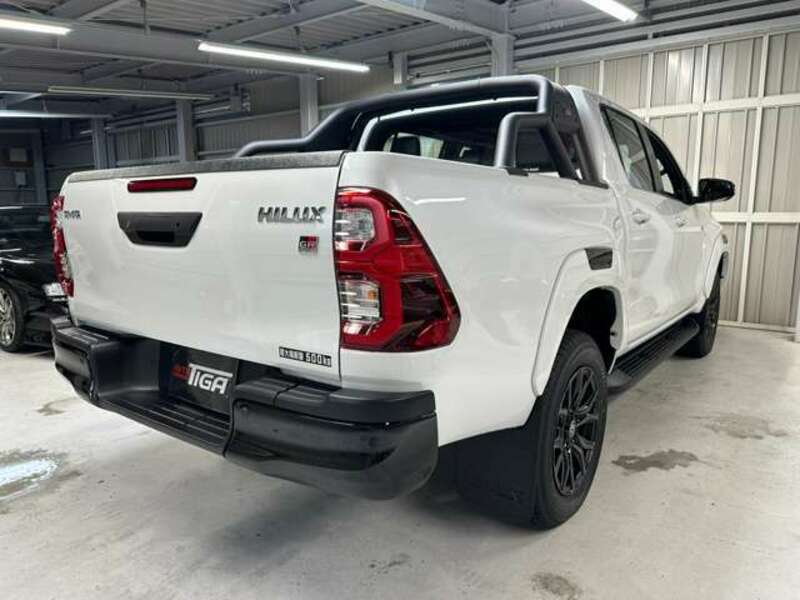 HILUX-8