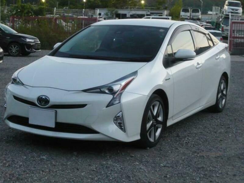 TOYOTA　PRIUS