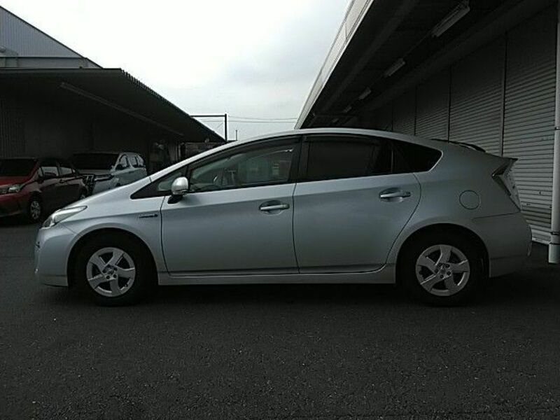 PRIUS-23