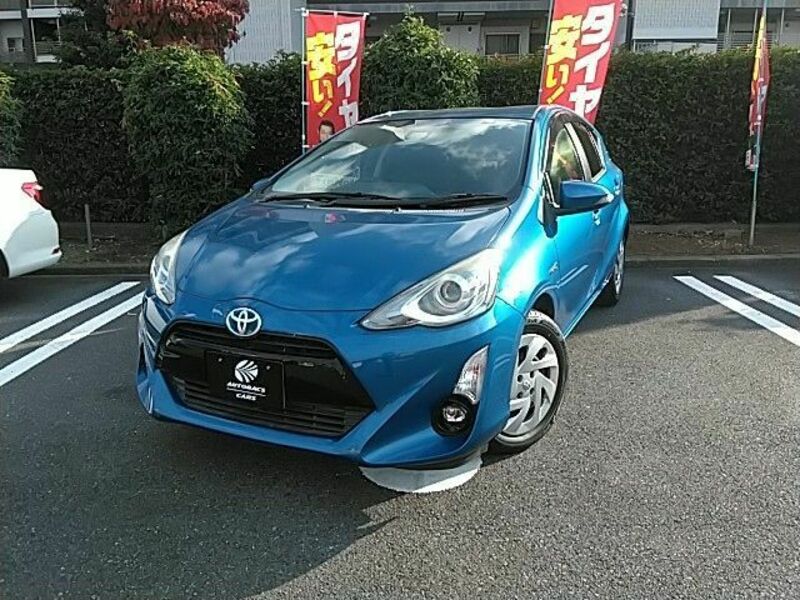 TOYOTA　AQUA