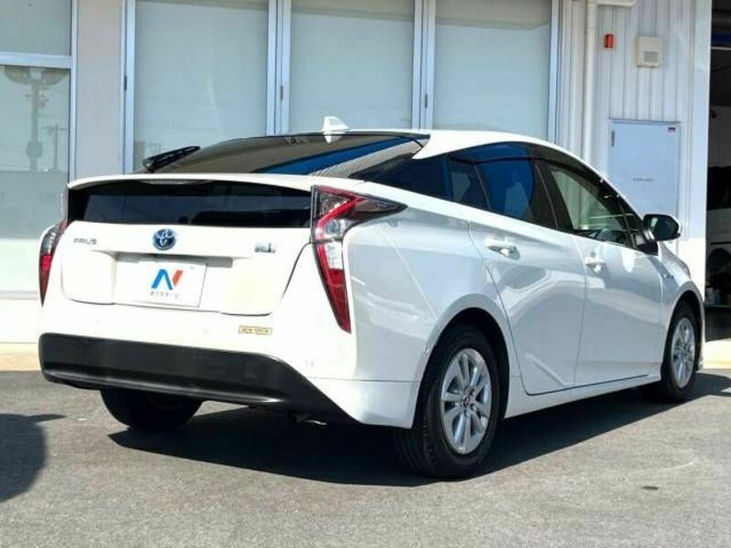 PRIUS-17