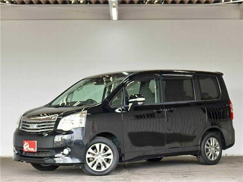 TOYOTA　NOAH