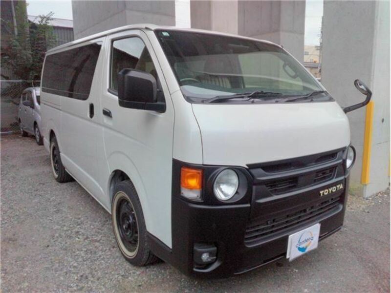 TOYOTA　HIACE