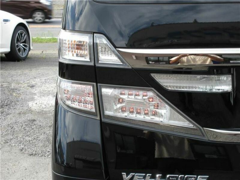 VELLFIRE-13