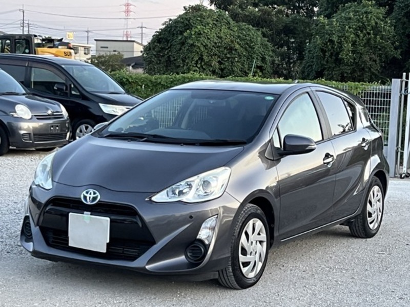 TOYOTA　AQUA