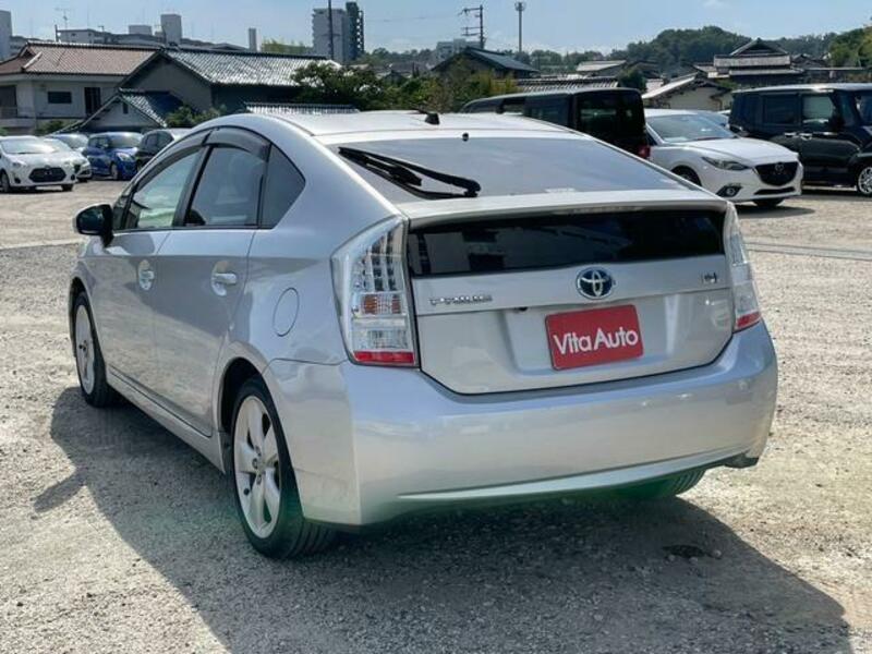 PRIUS-17