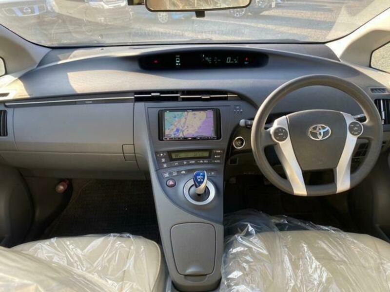 PRIUS-8