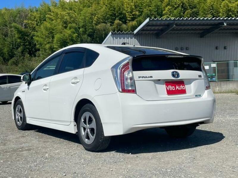 PRIUS-16