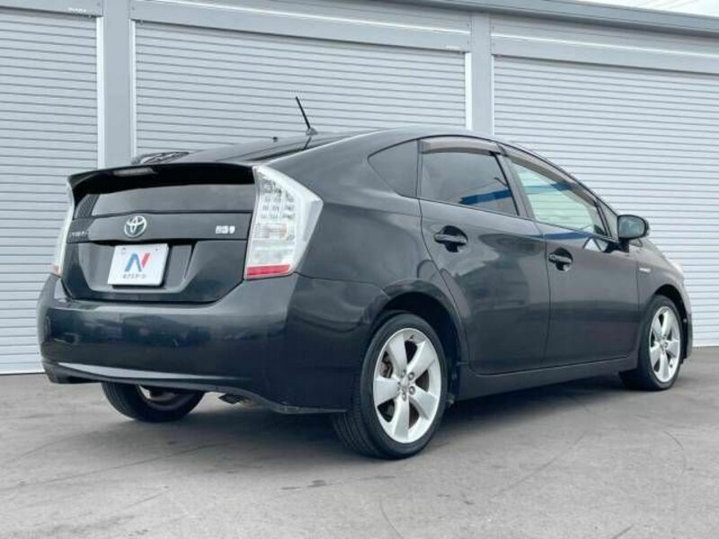 PRIUS-16