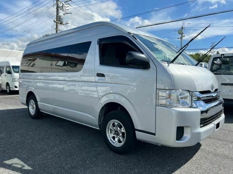 TOYOTA　HIACE VAN